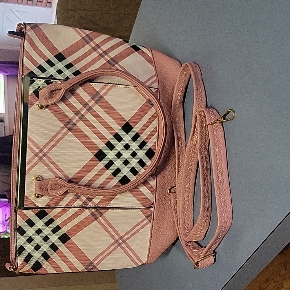 Beautiful women's bag / purse size large pink black white in color 😍